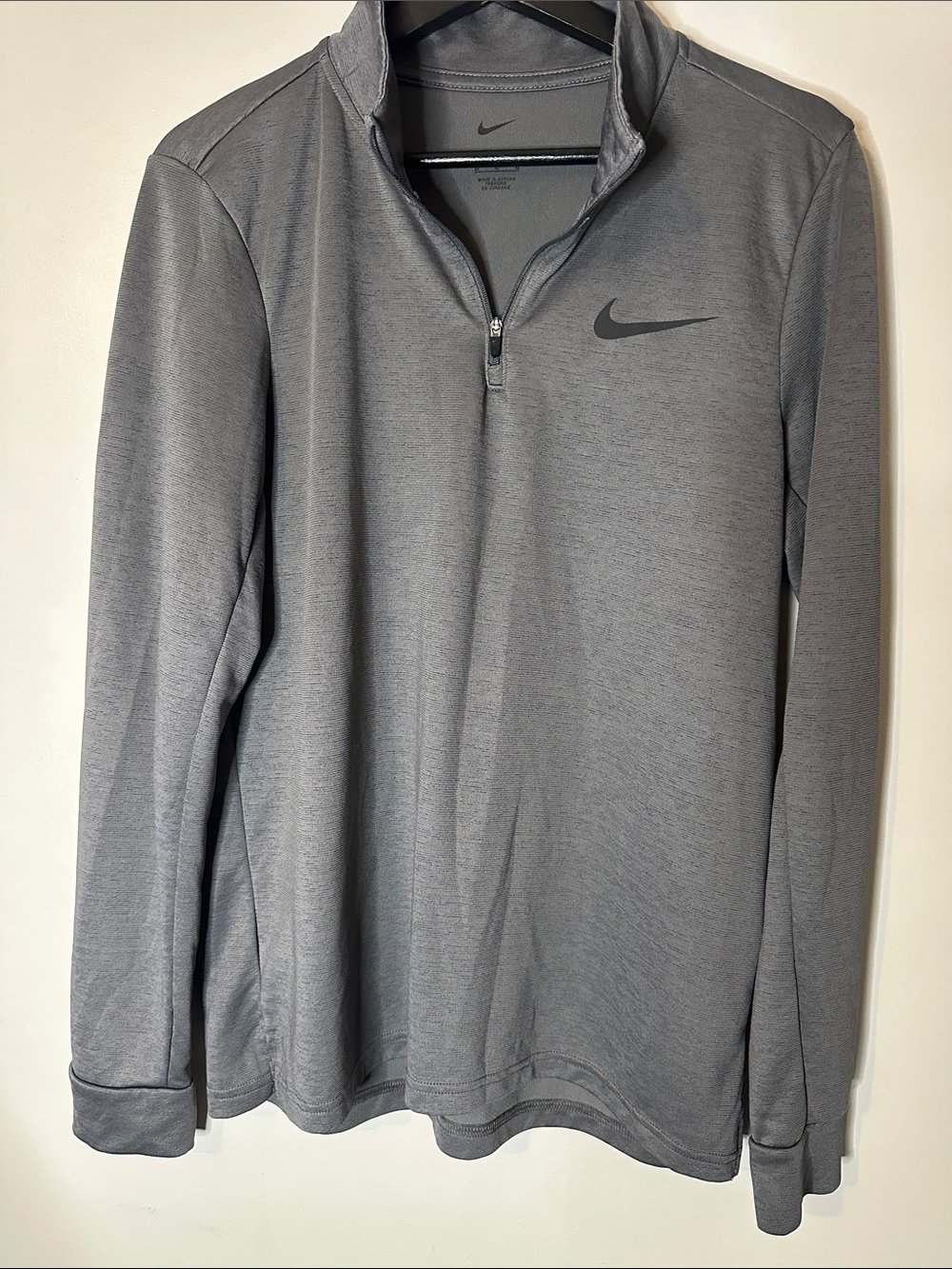 Nike Dri-Fit Quarter Zip Gray Long Skeeved Top, Medium